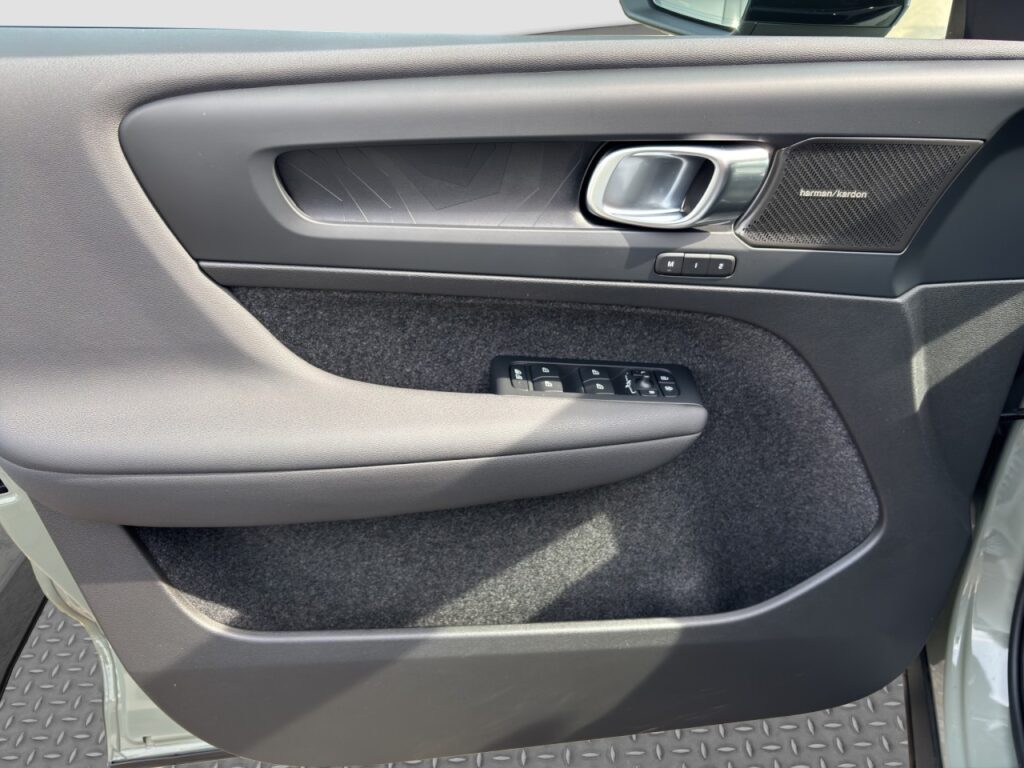 Volvo C40 Ultimate Pure Electric/Navi/AHK/360Kam/GJR – Bild 12