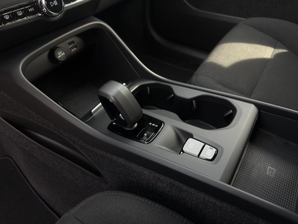 Volvo XC40 T4 Essential Plug-In Hybrid/Navi/Kam/hzb.LK – Bild 19