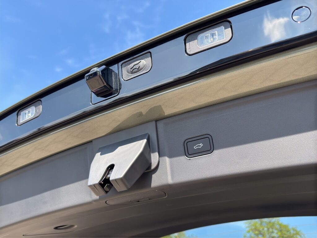 Lynk & Co 08 More Plug-In Hybrid / Pano / Matrix / 360Grad – Bild 20