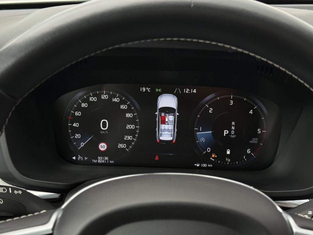 Volvo XC60 B4 R-Design/Nappa/Navi/Pano/Xenium-Paket – Bild 8
