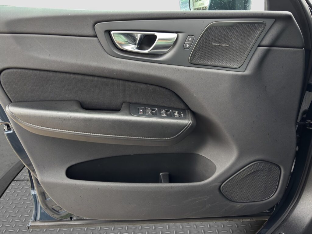 Volvo XC60 B4 Momentum Pro/AHK/Standhz/Kam/BLIS/H&K – Bild 12