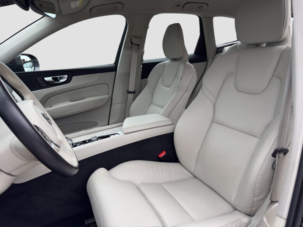 Volvo XC60 B5 Inscription AWD/AHK/Standhz/Kam/Four-C – Bild 13