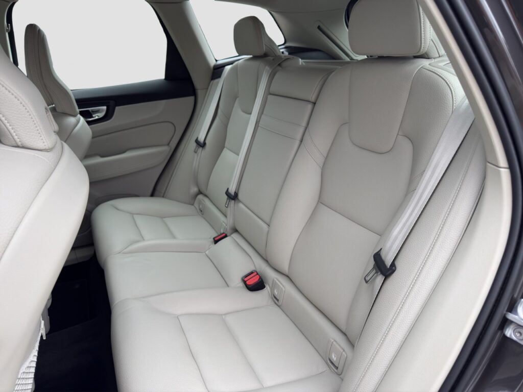 Volvo XC60 B5 Inscription AWD/AHK/Standhz/Kam/Four-C – Bild 14