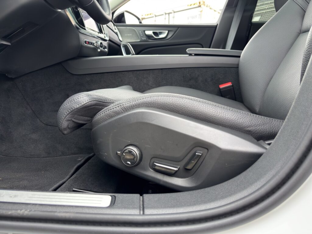 Volvo V60 B4 Plus Dark/Navi/LED/Pano/360K/Head-Up/H&K – Bild 23