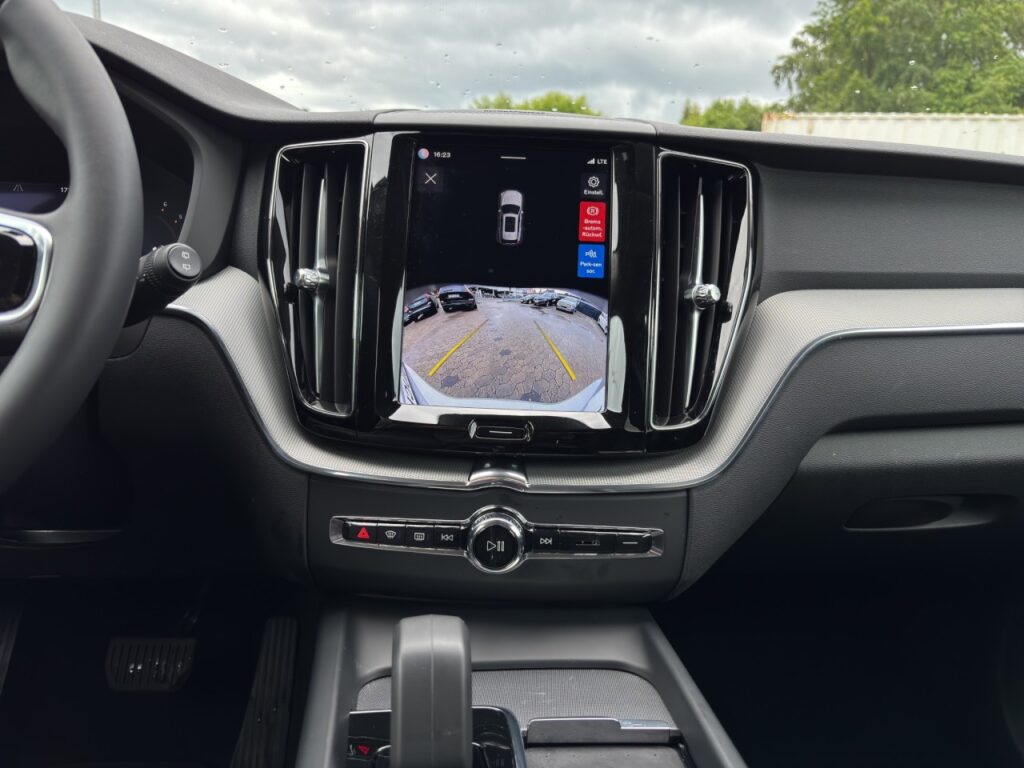 Volvo XC60 B4 Plus Dark AWD/Navi/LED/H&K/BLIS/hzb.FS – Bild 21