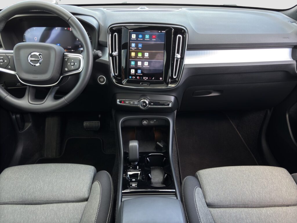 Volvo XC40 B3 Plus Black Edition/Navi/Pano/360K/20Zoll – Bild 10