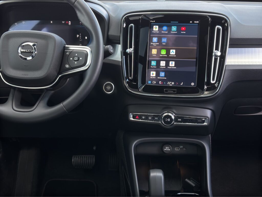 Volvo XC40 B3 Plus Black Edition/Navi/Pano/360K/20Zoll – Bild 11