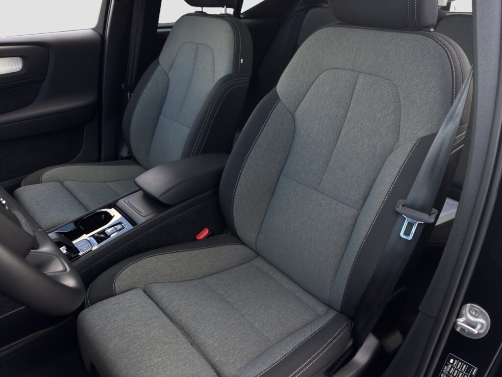 Volvo XC40 B3 Plus Black Edition/Navi/Pano/360K/20Zoll – Bild 13