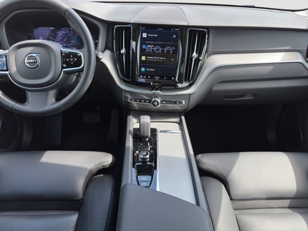 Volvo XC60 T8 Ultimate Dark Plug-In Hybrid AWD/Pano – Bild 10