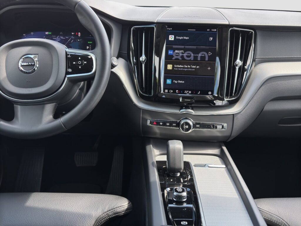 Volvo XC60 T8 Ultimate Dark Plug-In Hybrid AWD/Pano – Bild 11