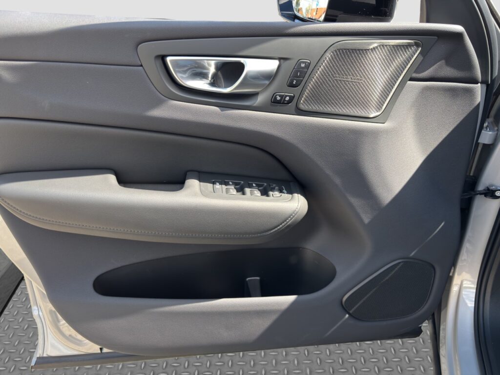 Volvo XC60 T8 Ultimate Dark Plug-In Hybrid AWD/Pano – Bild 12