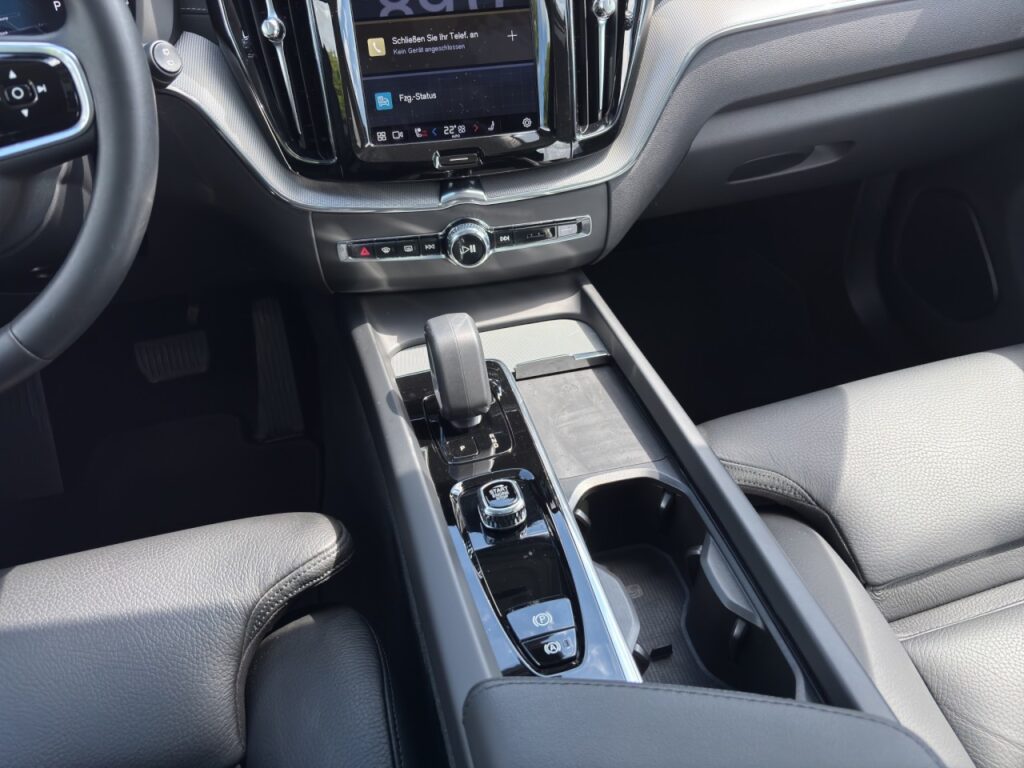 Volvo XC60 T8 Ultimate Dark Plug-In Hybrid AWD/Pano – Bild 20