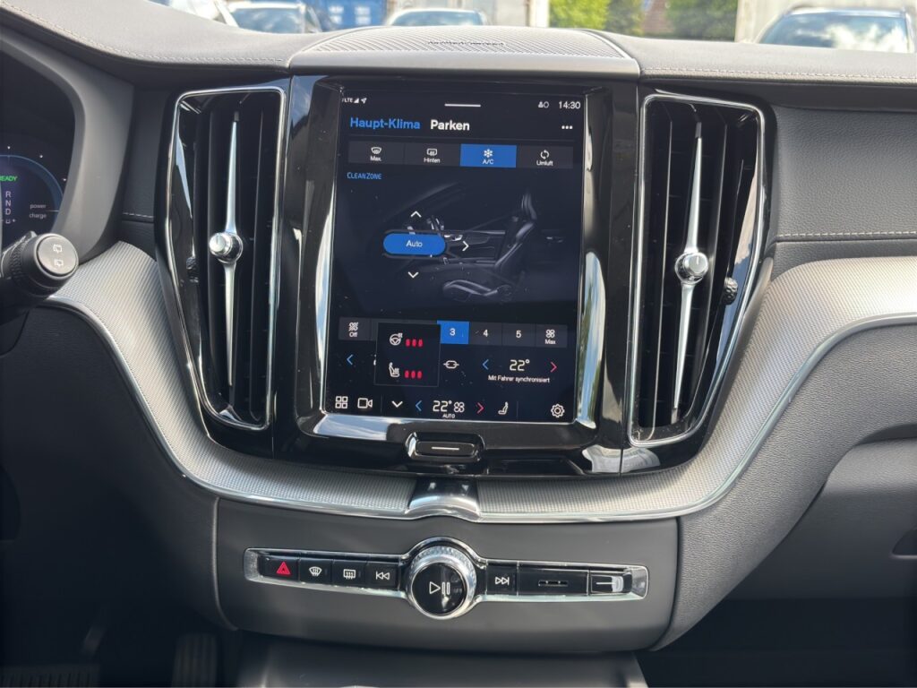 Volvo XC60 T8 Ultimate Dark Plug-In Hybrid AWD/Pano – Bild 22