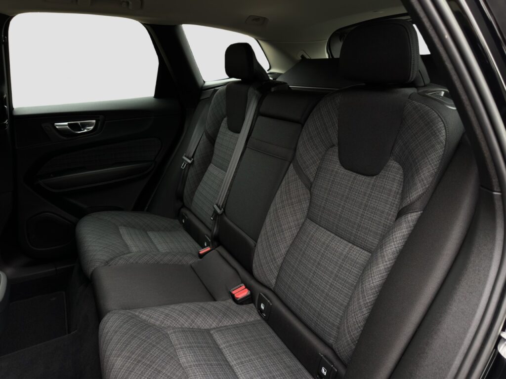 Volvo XC60 B4 Core AWD/Navi/LED/AHK/4xSHZ/hzb.LK/hz.FS – Bild 14