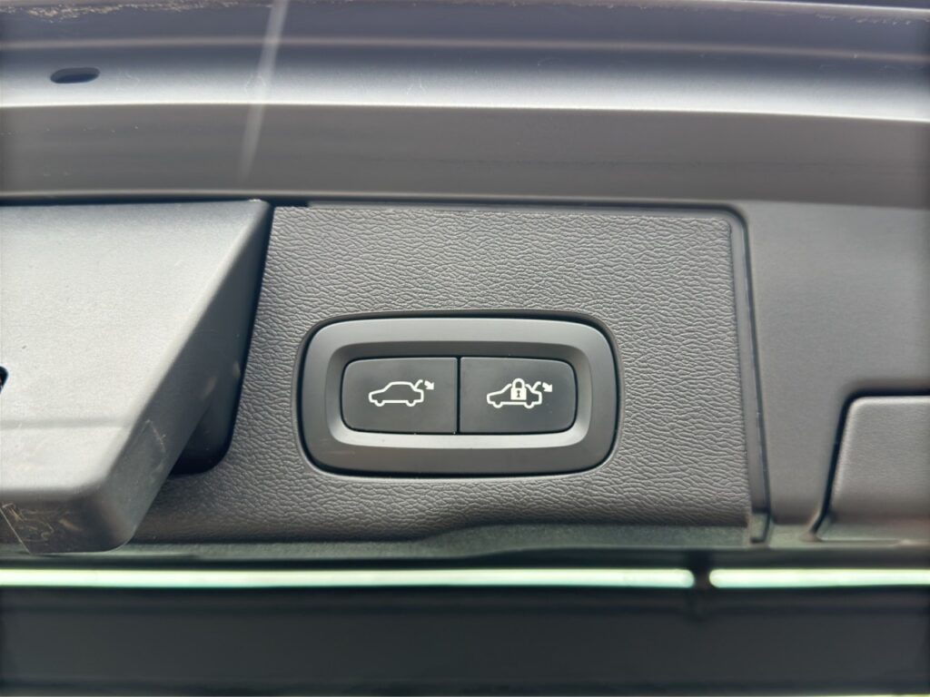 Volvo XC60 B4 Core AWD/Navi/LED/AHK/4xSHZ/hzb.LK/hz.FS – Bild 18