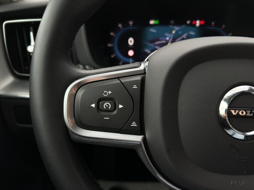 Volvo XC60 B4 Core AWD/Navi/LED/AHK/4xSHZ/hzb.LK/hz.FS – Bild 19