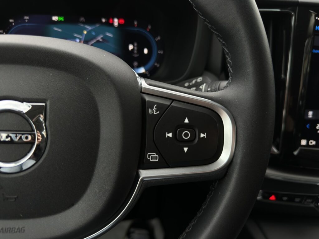 Volvo XC60 B4 Core AWD/Navi/LED/AHK/4xSHZ/hzb.LK/hz.FS – Bild 20