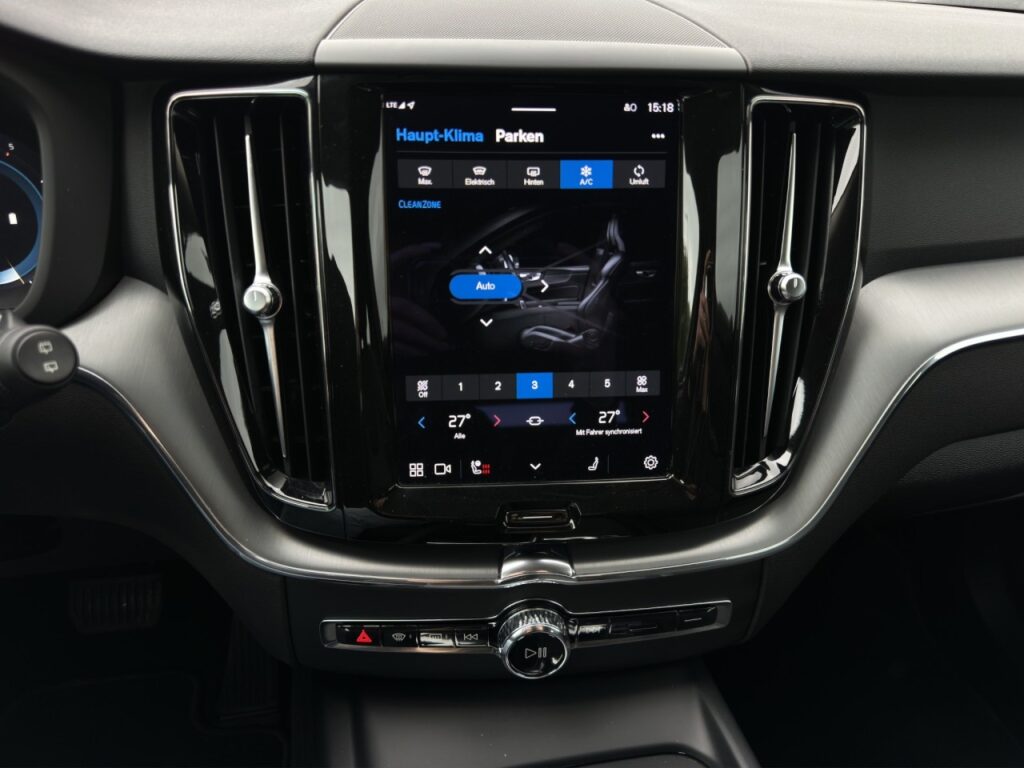 Volvo XC60 B4 Core AWD/Navi/LED/AHK/4xSHZ/hzb.LK/hz.FS – Bild 9