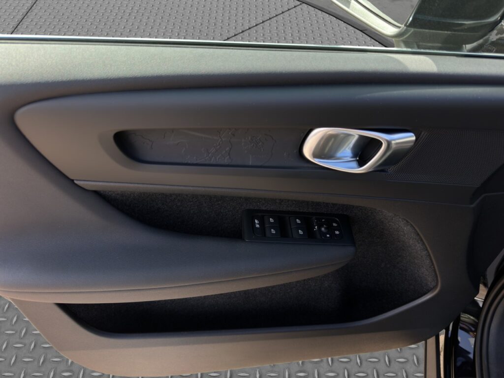 Volvo XC40 T4 Essential Plug-In Hybrid/Navi/Kam/GJR – Bild 12