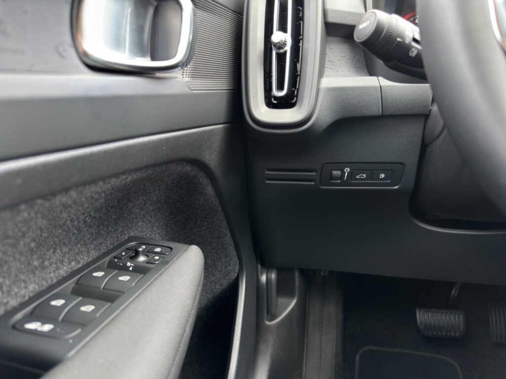 Volvo XC40 T4 Essential Plug-In Hybrid/Navi/Kam/GJR – Bild 22
