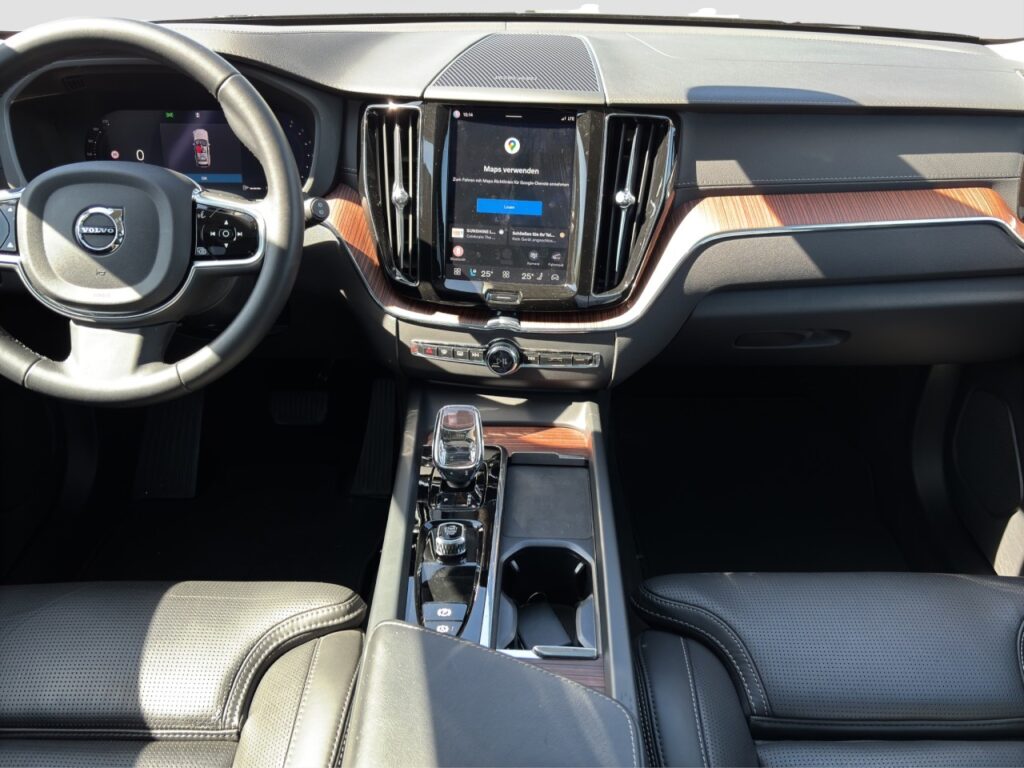Volvo XC60 B4 Ultimate Dark/Pano/AHK/StHz/Four-C/21Zo – Bild 10