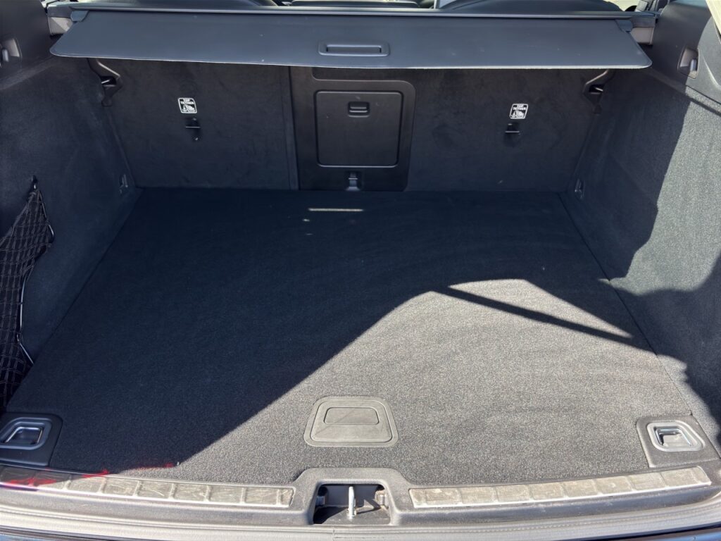 Volvo XC60 B4 Ultimate Dark/Pano/AHK/StHz/Four-C/21Zo – Bild 16