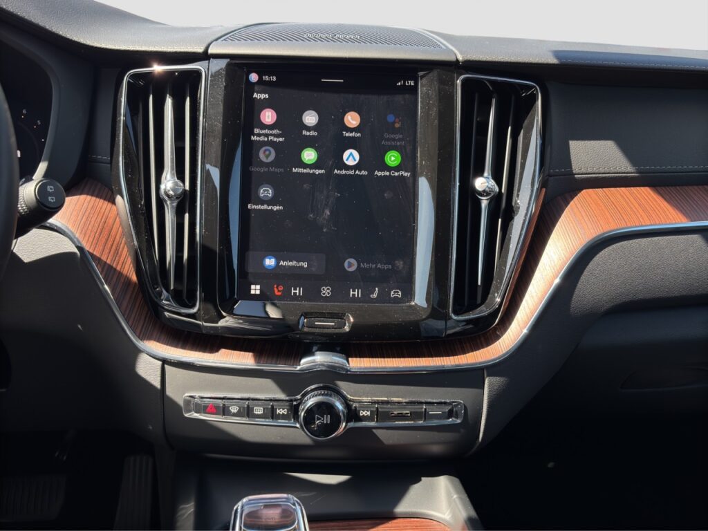 Volvo XC60 B4 Ultimate Dark/Pano/AHK/StHz/Four-C/21Zo – Bild 9