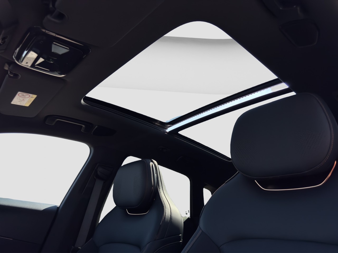 Lynk & Co 08 More Plug-In Hybrid / Pano / Matrix / 360Grad – Bild 17
