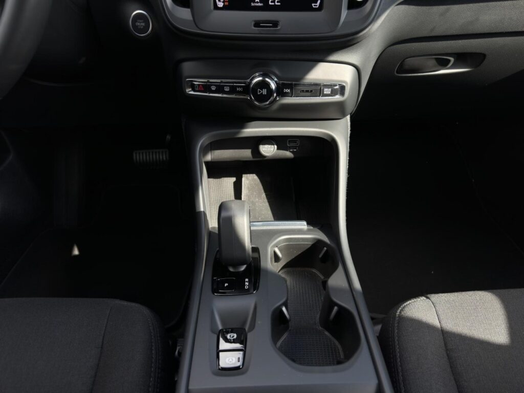 Volvo XC40 T4 Essential Plug-In Hybrid/Navi/Kam/hzb.LK – Bild 10