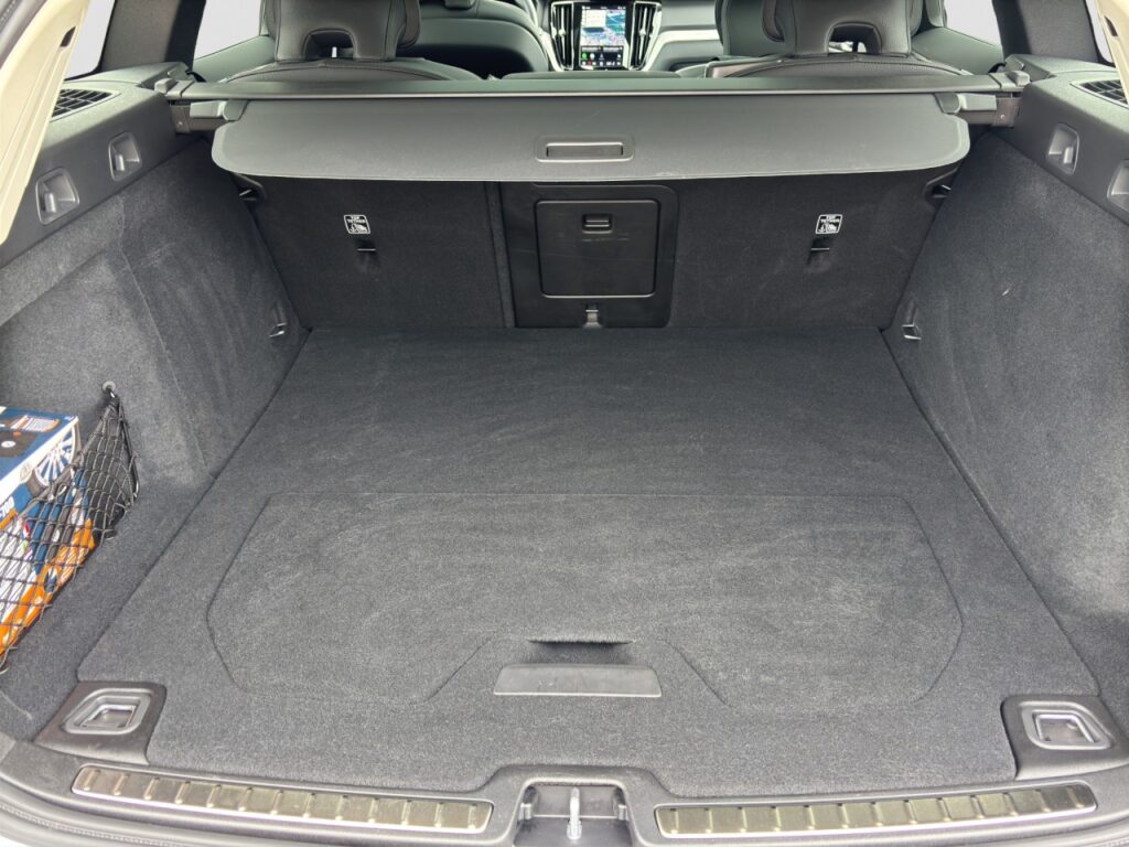 Volvo V60 B4 Plus Dark/Navi/LED/Pano/360K/Head-Up/H&K – Bild 16