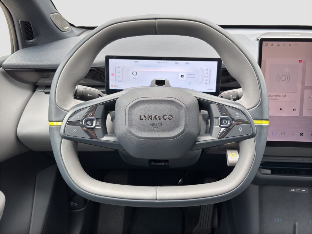 Lynk & Co 02 More / Pano / Harman-Kardon / Selfie-Kamera – Bild 7