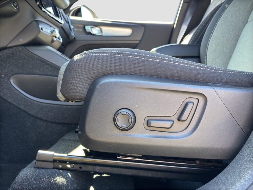 Volvo XC40 B4 Plus Dark/Navi/LED/AHK/BLIS/19Zoll/GJR – Bild 15