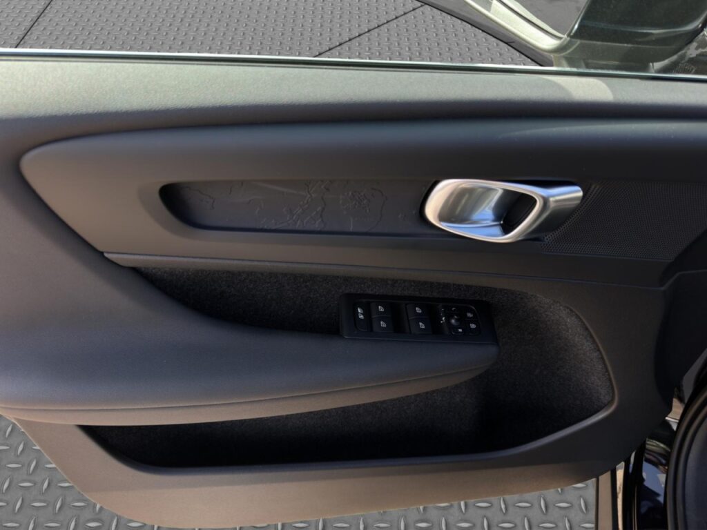Volvo XC40 T4 Essential Plug-In Hybrid/Navi/Kam/hzb.LK – Bild 12