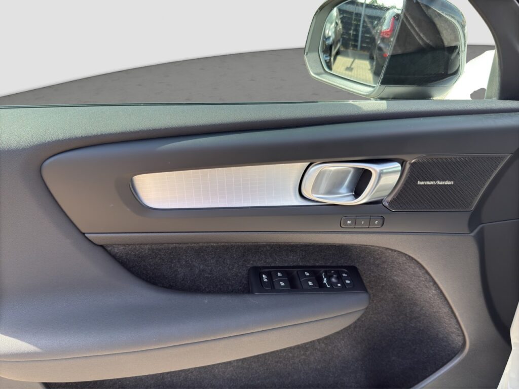 Volvo XC40 Plus B3 Dark/Navi/LED/Standhz/360Kam/el.HKL – Bild 12