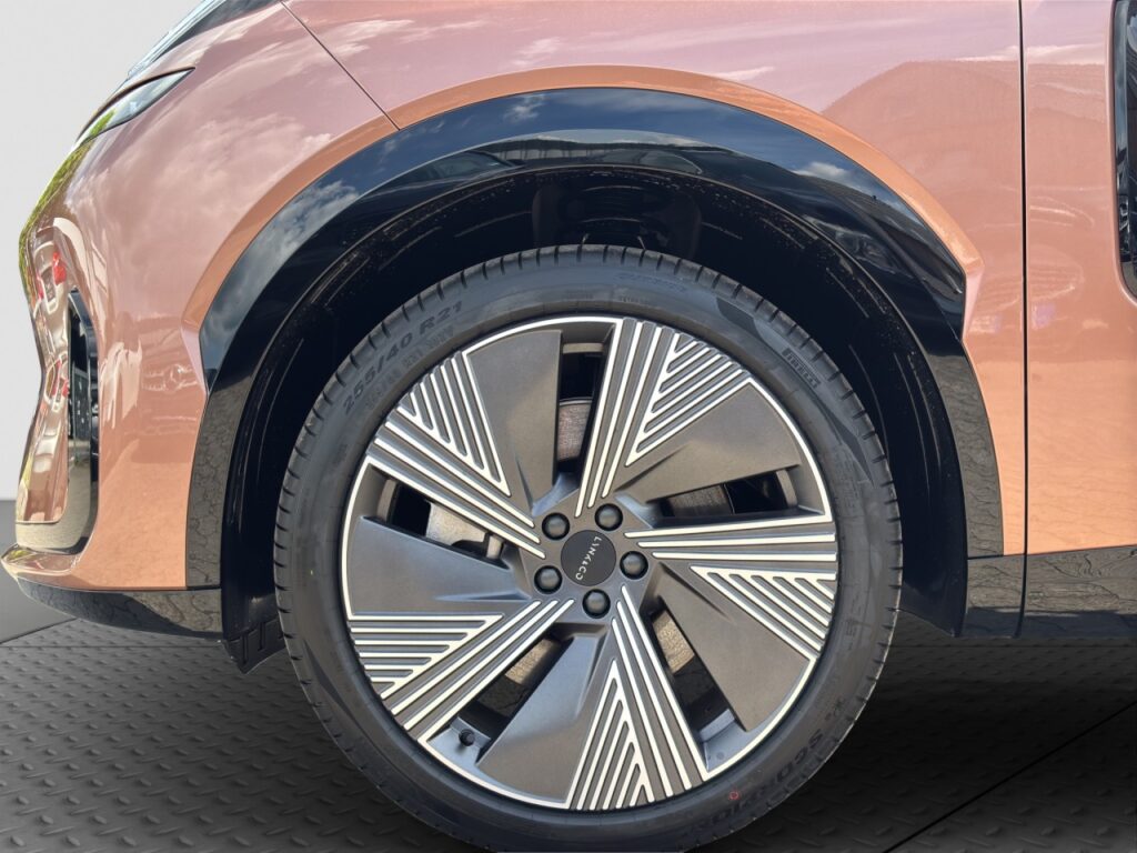 Lynk & Co 08 More Plug-In Hybrid / Pano / Sahara Dune – Bild 18