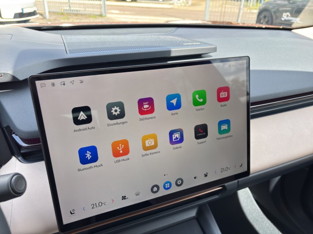 Lynk & Co 08 More Plug-In Hybrid / Pano / Sahara Dune – Bild 21