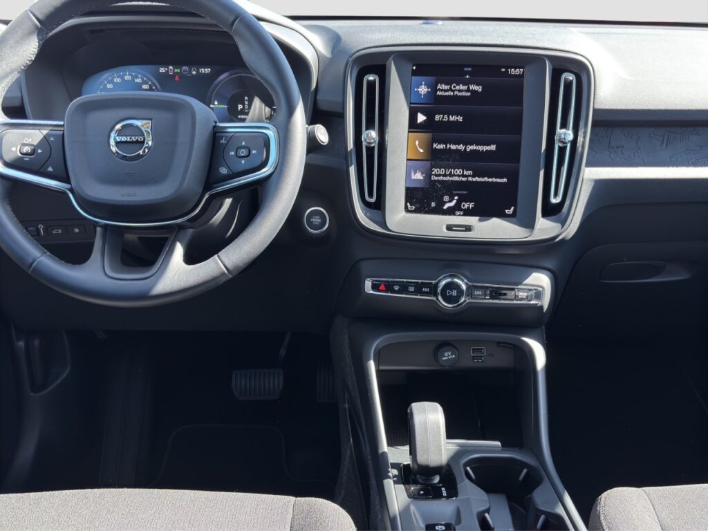Volvo XC40 T4 Essential Plug-In Hybrid/Navi/Kam/StHz – Bild 11