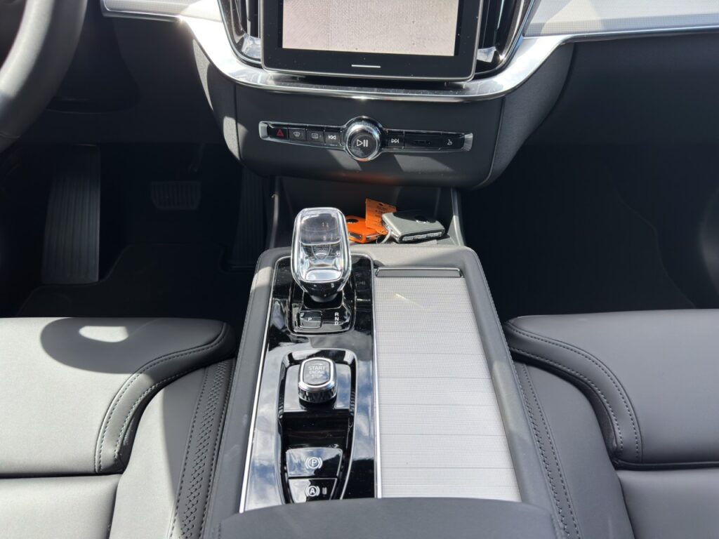 Volvo XC90 T8 Plus Dark Plug-In Hybrid / GJR / Pano – Bild 10