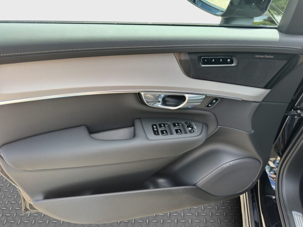 Volvo XC90 T8 Plus Dark Plug-In Hybrid / GJR / Pano – Bild 11