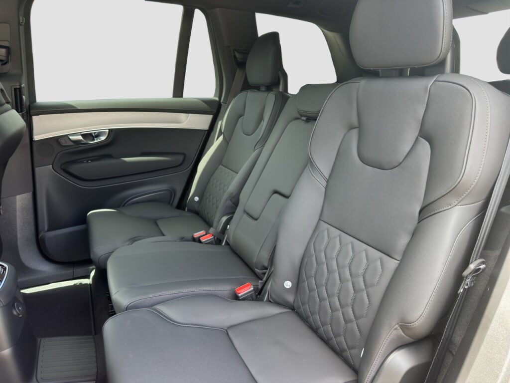 Volvo XC90 T8 Plus Dark Plug-In Hybrid / GJR / Pano – Bild 13