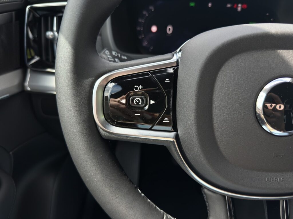 Volvo XC90 T8 Plus Dark Plug-In Hybrid / GJR / Pano – Bild 20