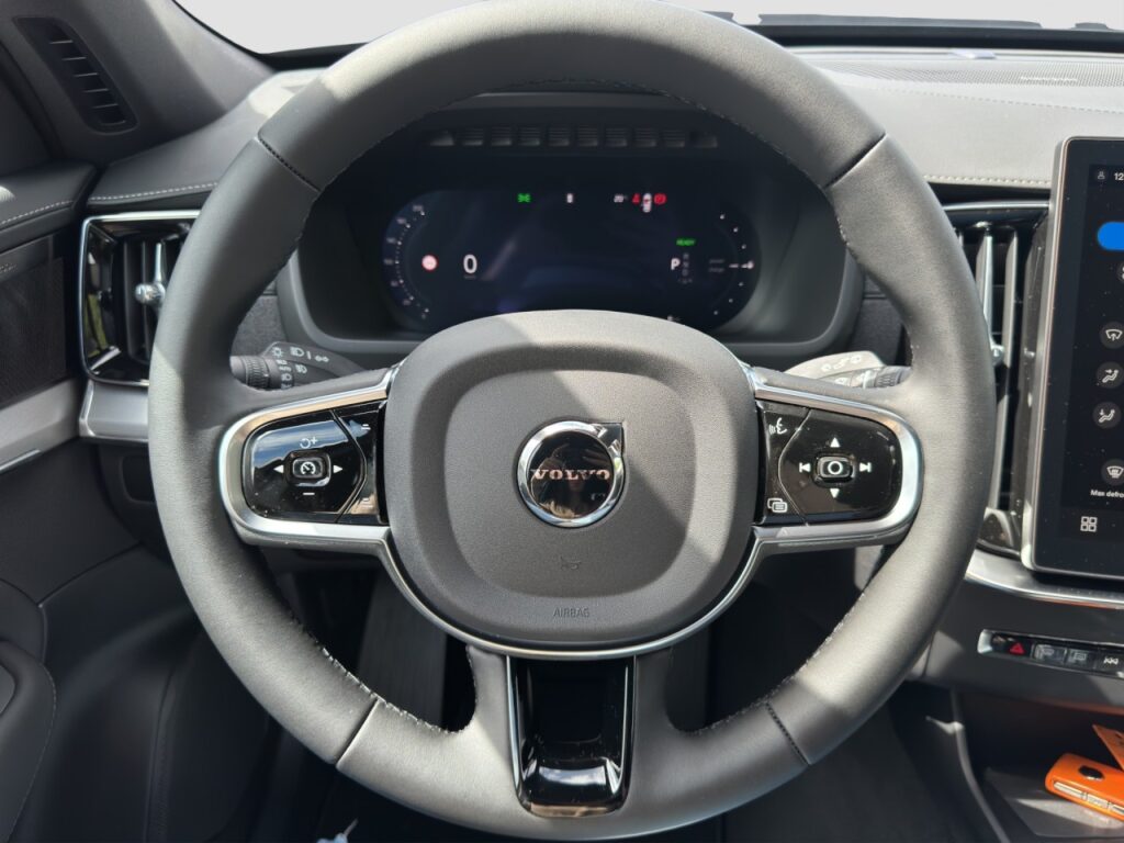 Volvo XC90 T8 Plus Dark Plug-In Hybrid / GJR / Pano – Bild 6