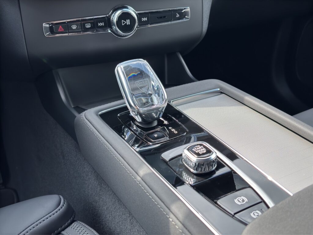 Volvo XC90 T8 Plus Dark Plug-In Hybrid / GJR / Pano – Bild 11