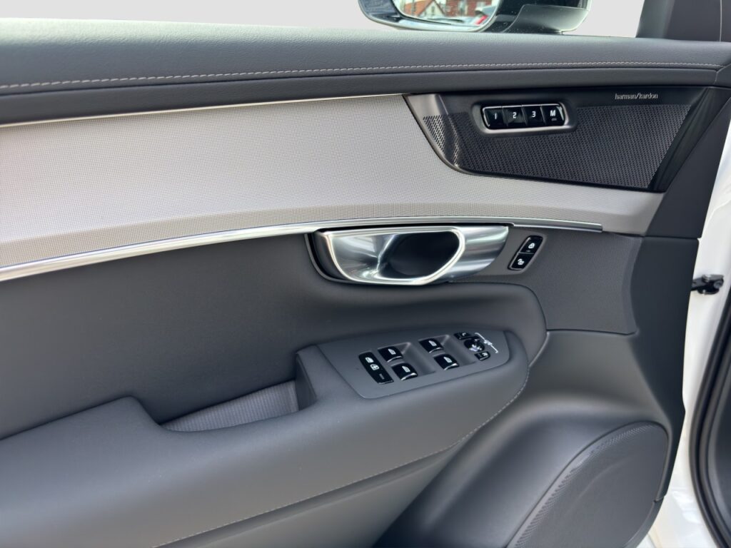 Volvo XC90 T8 Plus Dark Plug-In Hybrid / GJR / Pano – Bild 12