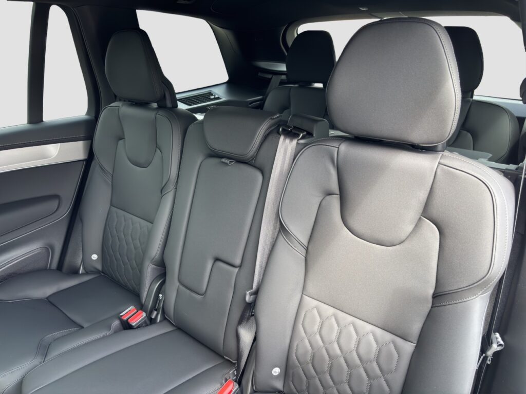 Volvo XC90 T8 Plus Dark Plug-In Hybrid / GJR / Pano – Bild 14