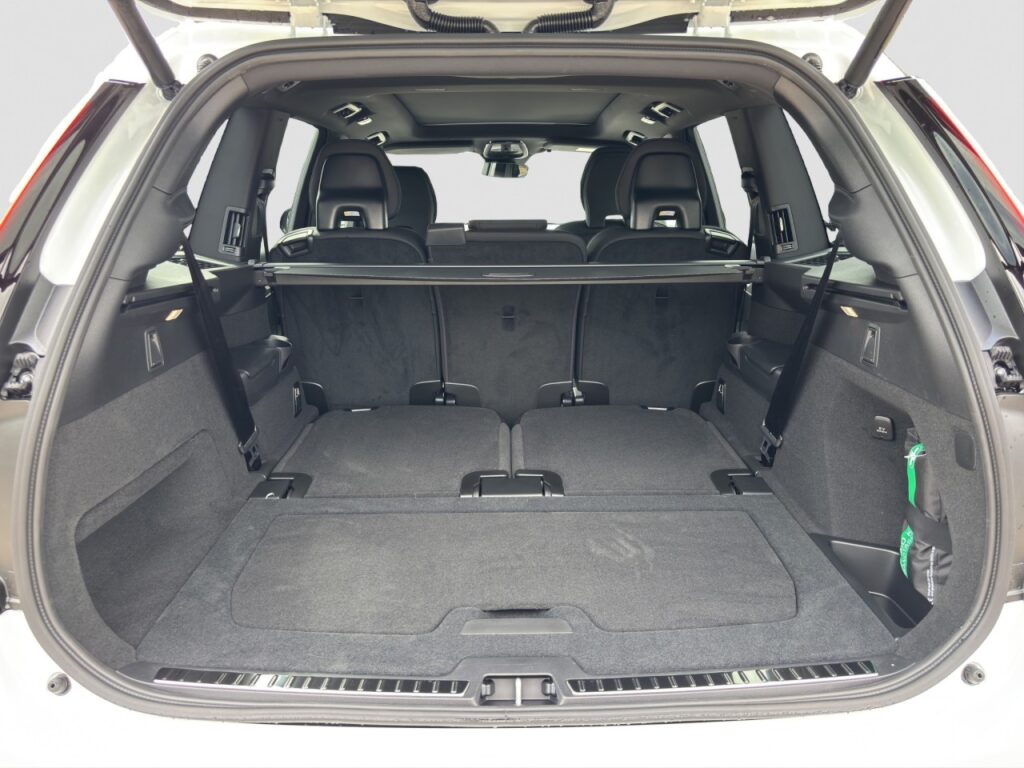 Volvo XC90 T8 Plus Dark Plug-In Hybrid / GJR / Pano – Bild 16
