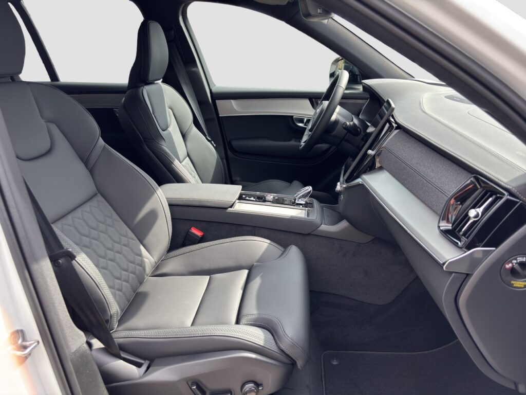 Volvo XC90 T8 Plus Dark Plug-In Hybrid / GJR / Pano – Bild 17
