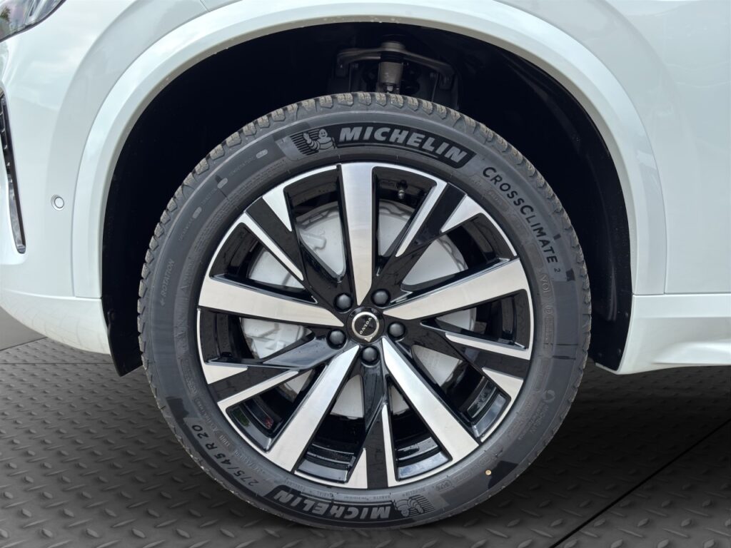 Volvo XC90 T8 Plus Dark Plug-In Hybrid / GJR / Pano – Bild 18