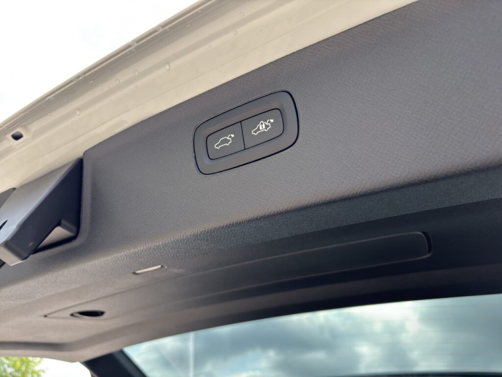 Volvo XC90 T8 Plus Dark Plug-In Hybrid / GJR / Pano – Bild 19