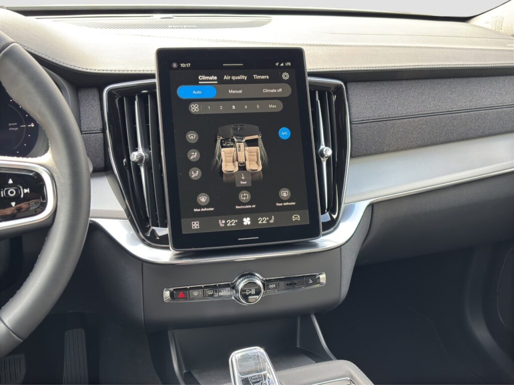 Volvo XC90 T8 Plus Dark Plug-In Hybrid / GJR / Pano – Bild 9